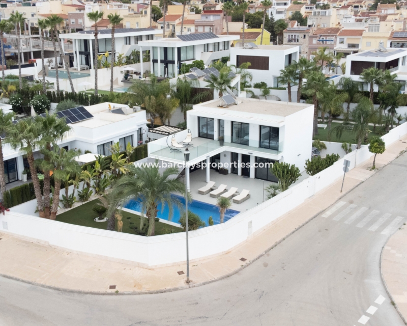 Wederverkoop - Vrijstaande Villa - Urb. La Marina