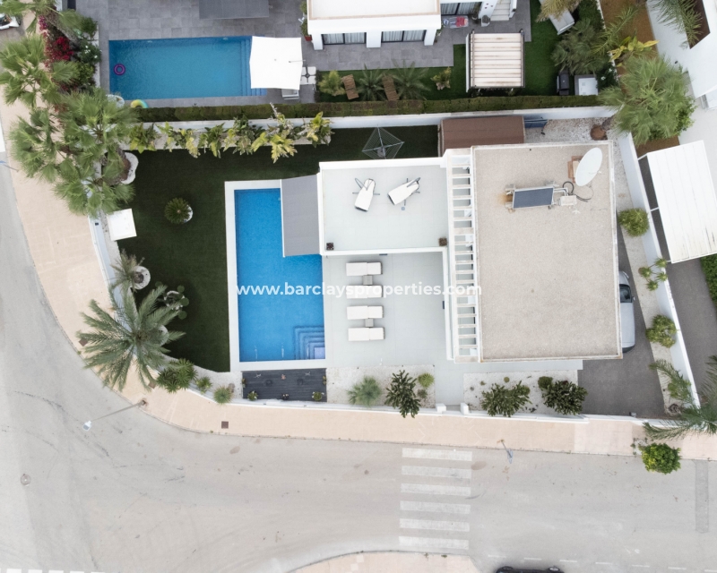 Wederverkoop - Vrijstaande Villa - Urb. La Marina