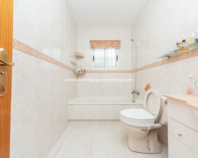 Wederverkoop - Vrijstaande Villa - Urb. La Marina