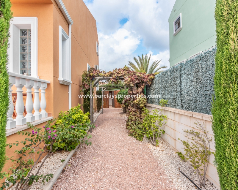 Wederverkoop - Vrijstaande Villa - Urb. La Marina