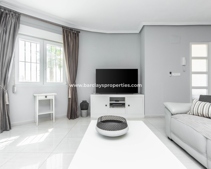 Wederverkoop - Vrijstaande Villa - Urb. La Marina