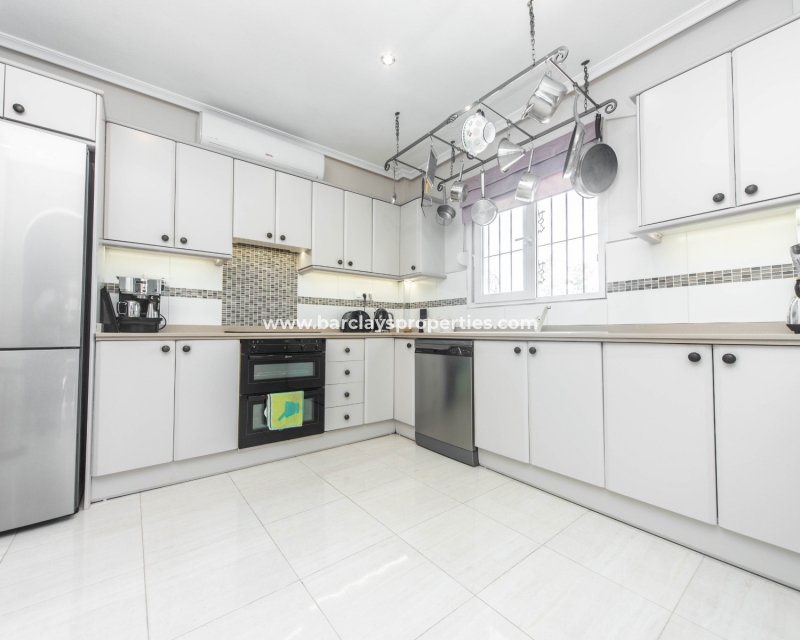 Wederverkoop - Vrijstaande Villa - Urb. La Marina