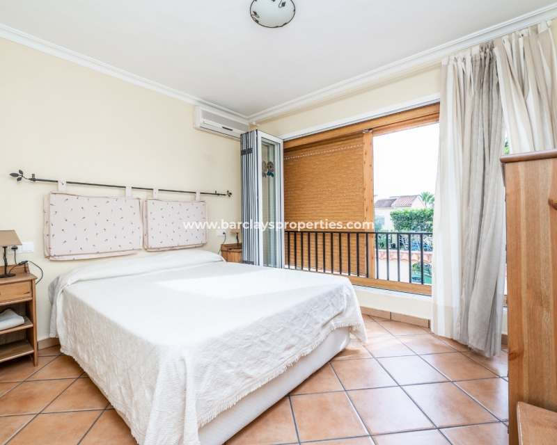 Wederverkoop - Vrijstaande Villa - Urb. La Marina