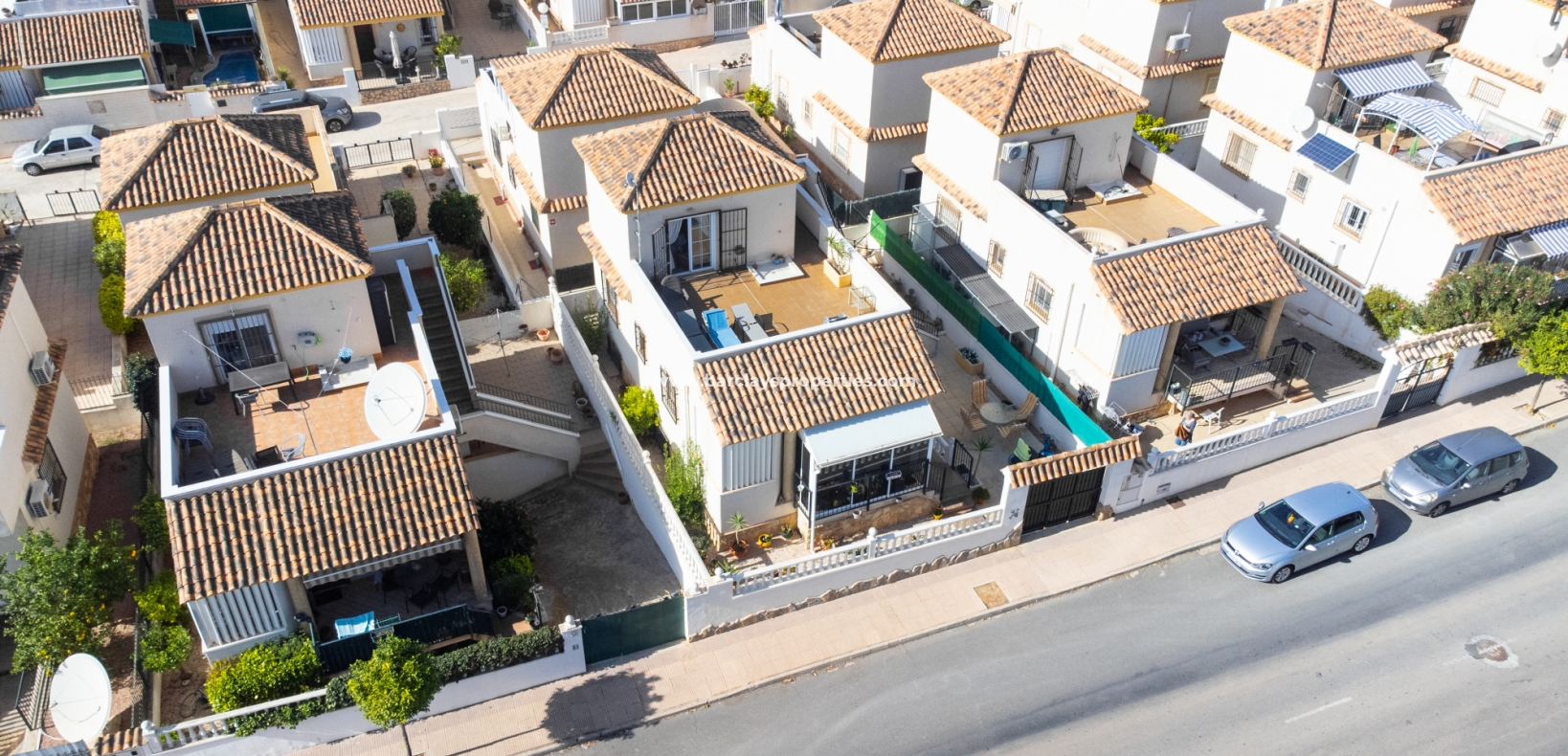 Wederverkoop - Vrijstaande Villa - Urb. La Marina