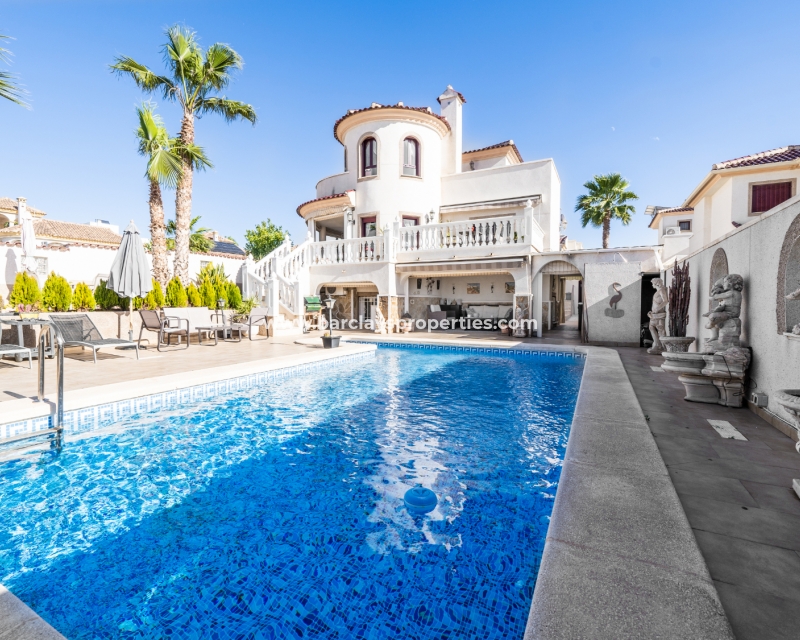 Wederverkoop - Vrijstaande Villa - Urb. La Marina