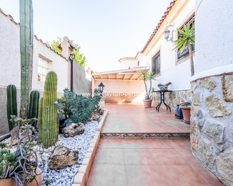 Wederverkoop - Vrijstaande Villa - Urb. La Marina