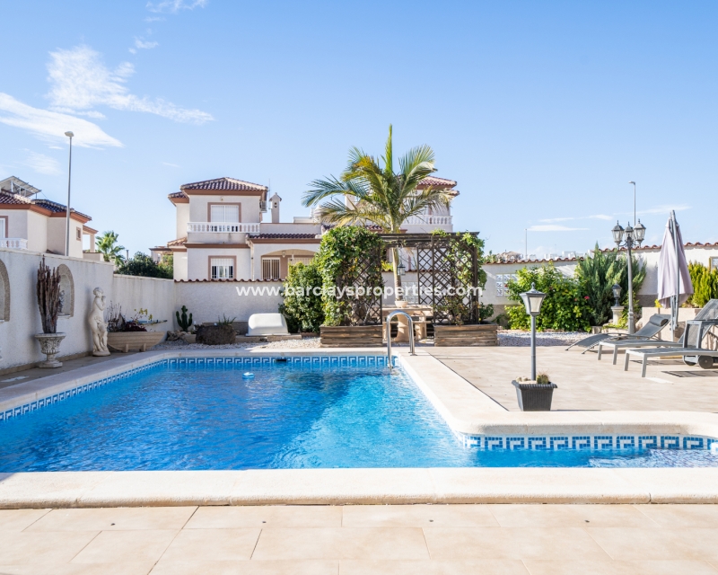 Wederverkoop - Vrijstaande Villa - Urb. La Marina