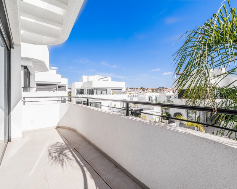 Wederverkoop - Vrijstaande Villa - Urb. La Marina