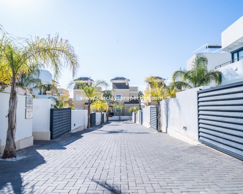 Wederverkoop - Vrijstaande Villa - Urb. La Marina