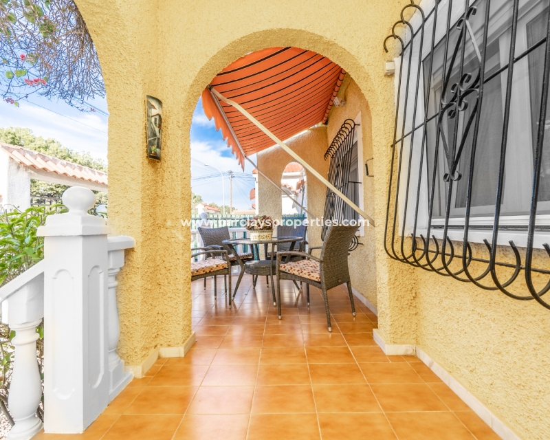 Wederverkoop - Vrijstaande Villa - Urb. La Marina