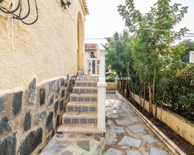 Wederverkoop - Vrijstaande Villa - Urb. La Marina