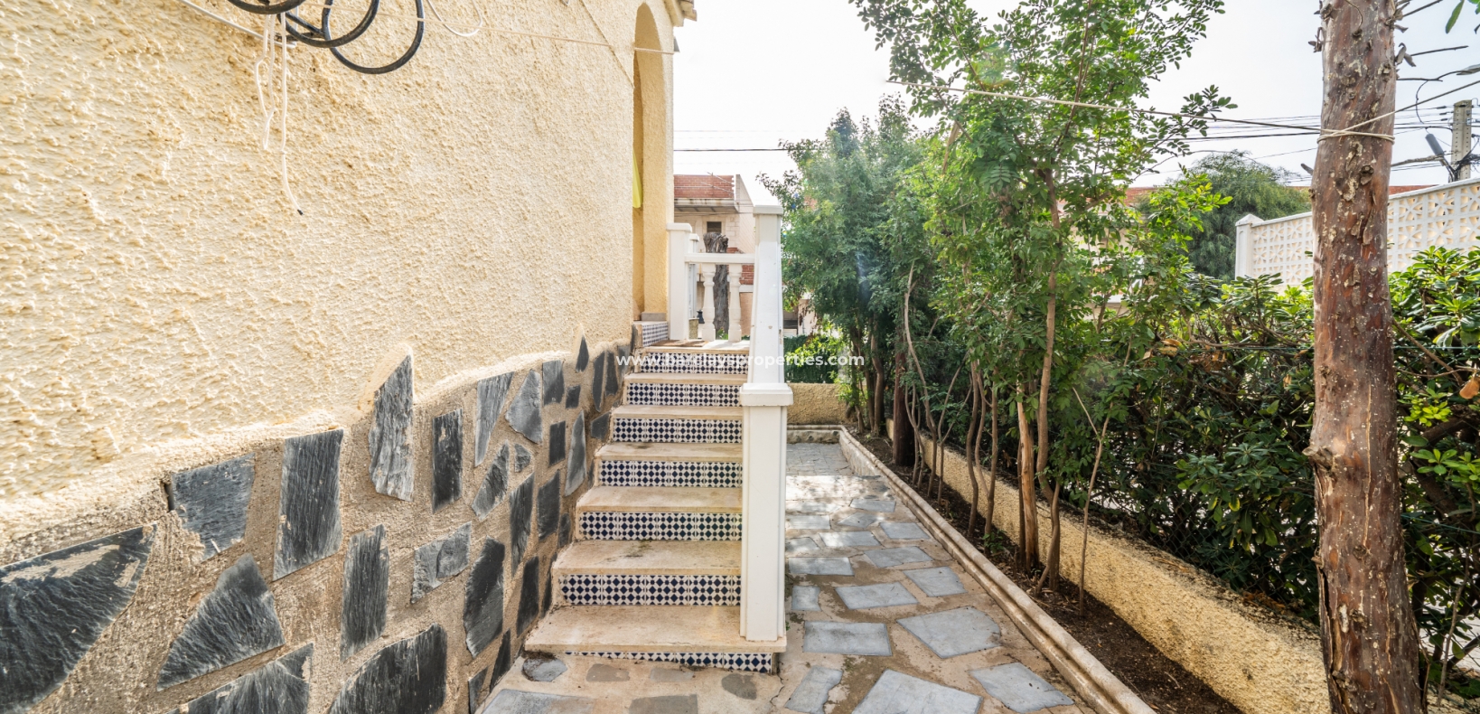 Wederverkoop - Vrijstaande Villa - Urb. La Marina