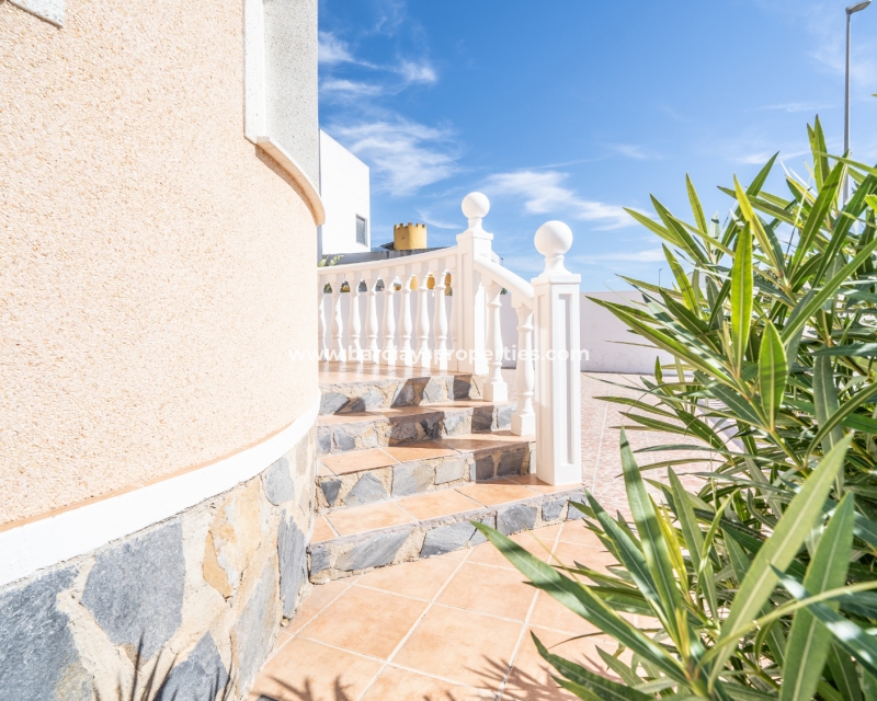 Wederverkoop - Vrijstaande Villa - Urb. La Marina