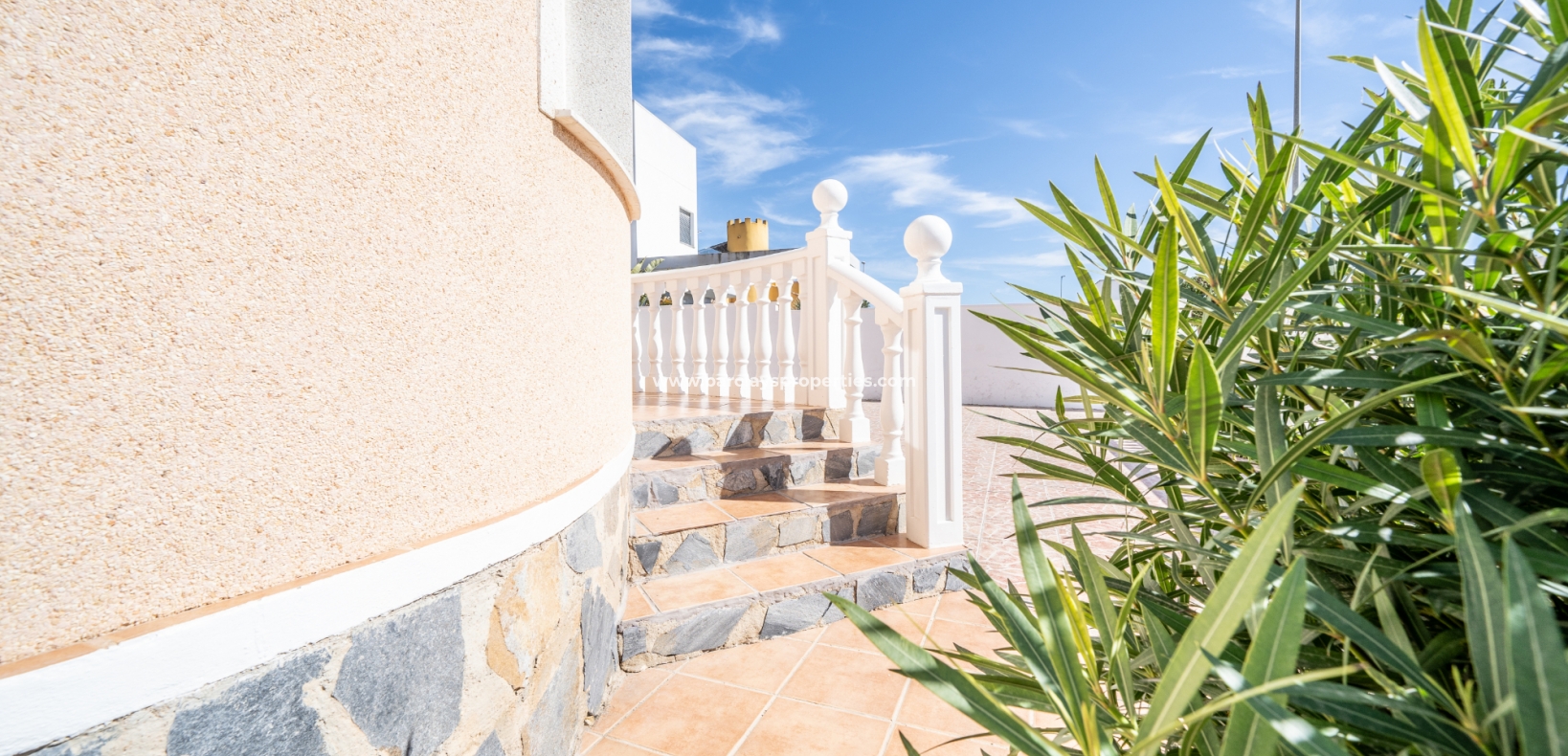 Wederverkoop - Vrijstaande Villa - Urb. La Marina