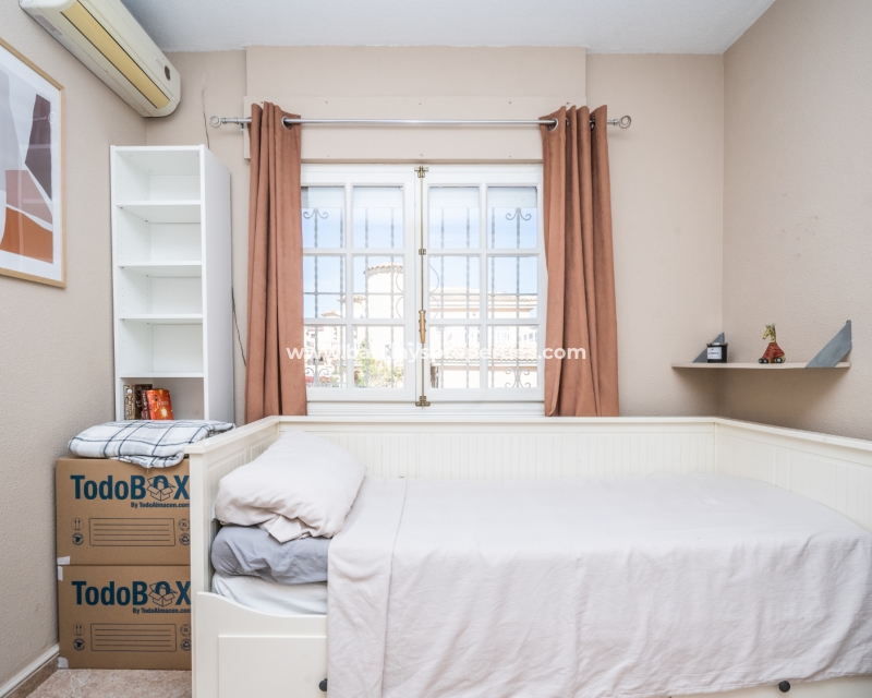 Wederverkoop - Vrijstaande Villa - Urb. La Marina