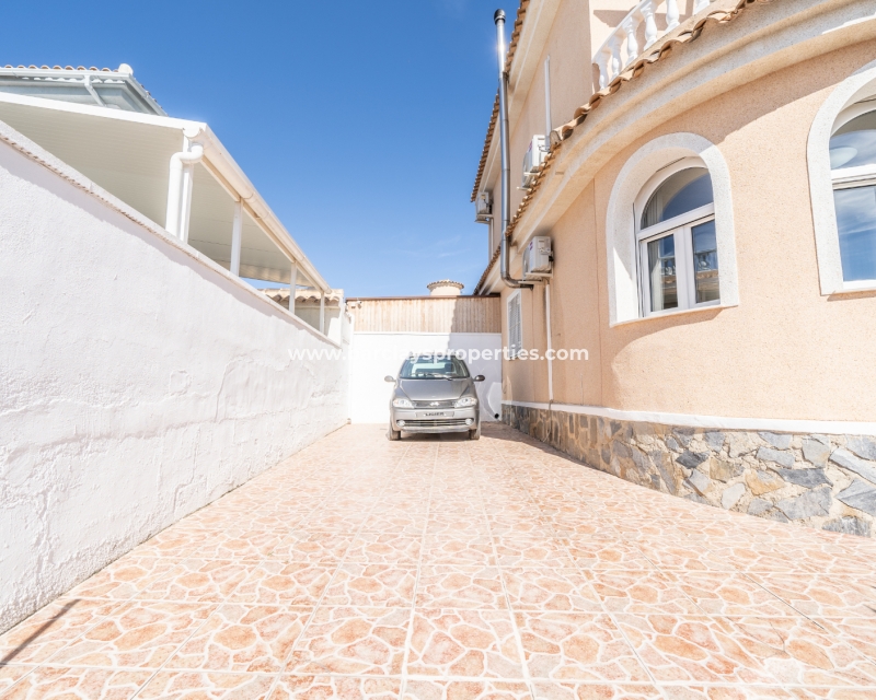 Wederverkoop - Vrijstaande Villa - Urb. La Marina