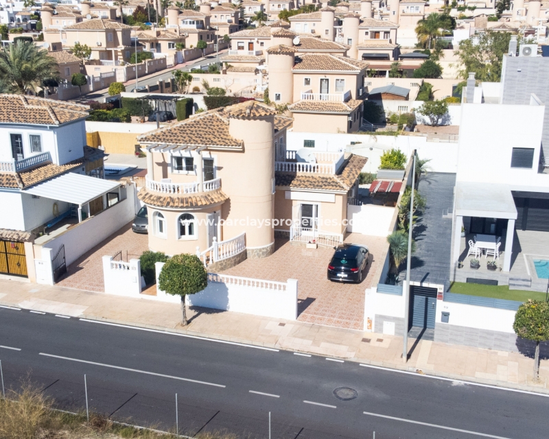 Wederverkoop - Vrijstaande Villa - Urb. La Marina