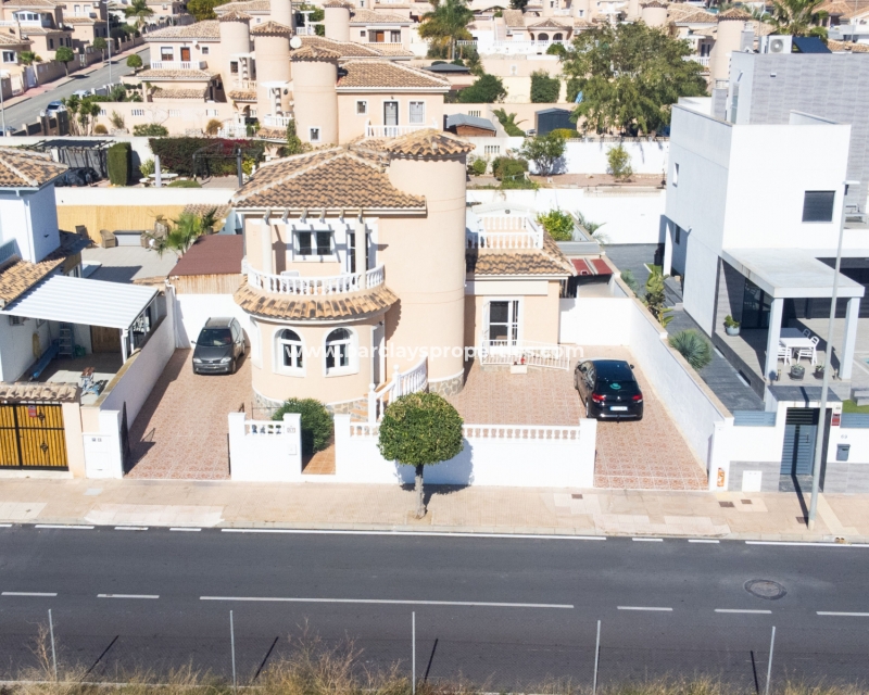 Wederverkoop - Vrijstaande Villa - Urb. La Marina