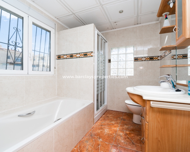 Wederverkoop - Vrijstaande Villa - Urb. La Marina