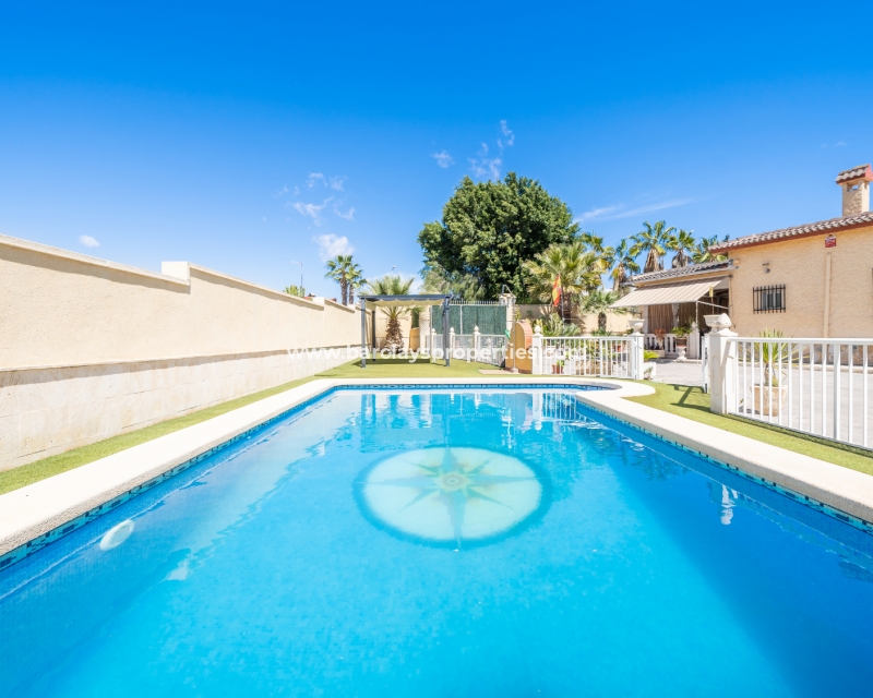 Wederverkoop - Vrijstaande Villa - Urb. La Marina