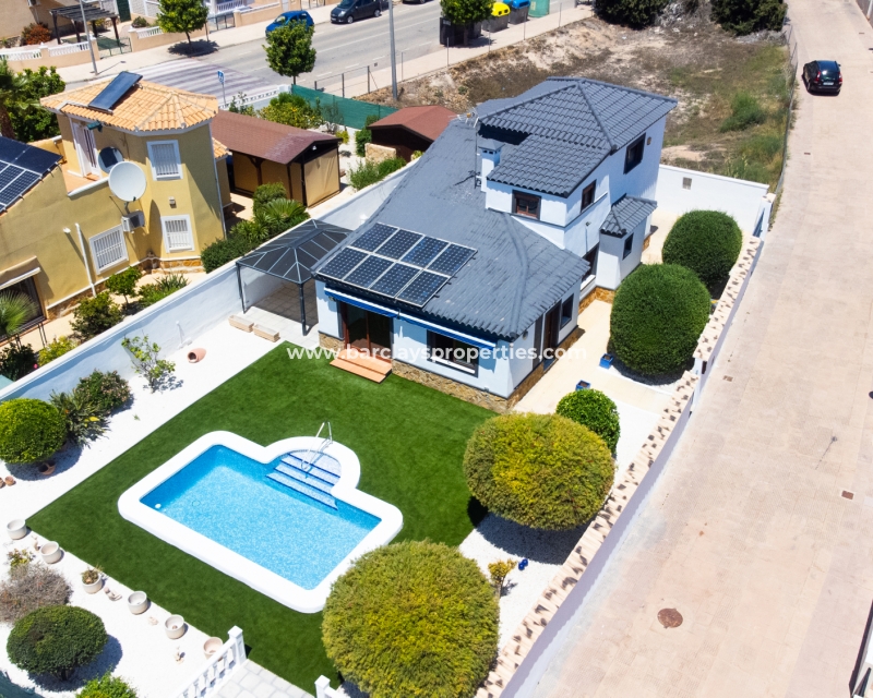 Wederverkoop - Vrijstaande Villa - Urb. La Marina