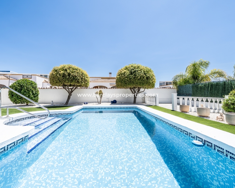 Wederverkoop - Vrijstaande Villa - Urb. La Marina