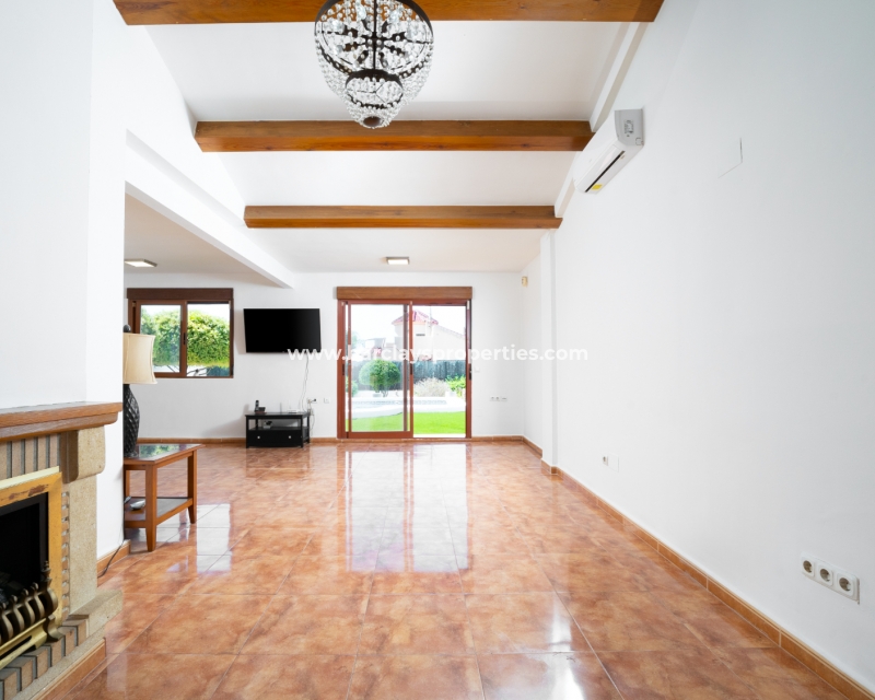 Wederverkoop - Vrijstaande Villa - Urb. La Marina