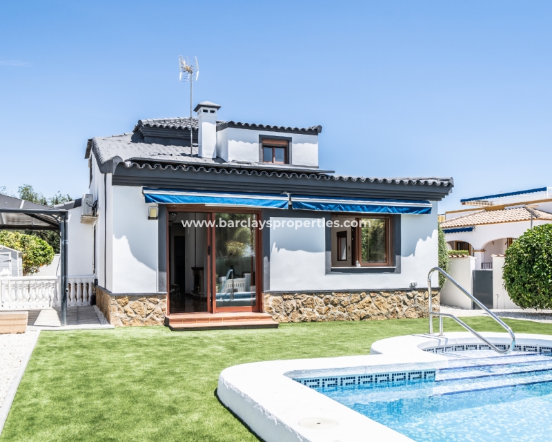 Wederverkoop - Vrijstaande Villa - Urb. La Marina