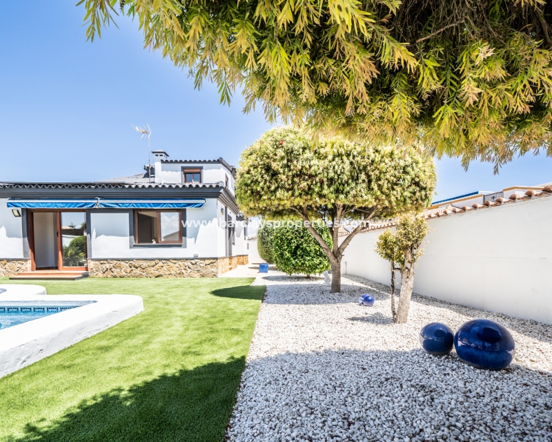 Wederverkoop - Vrijstaande Villa - Urb. La Marina