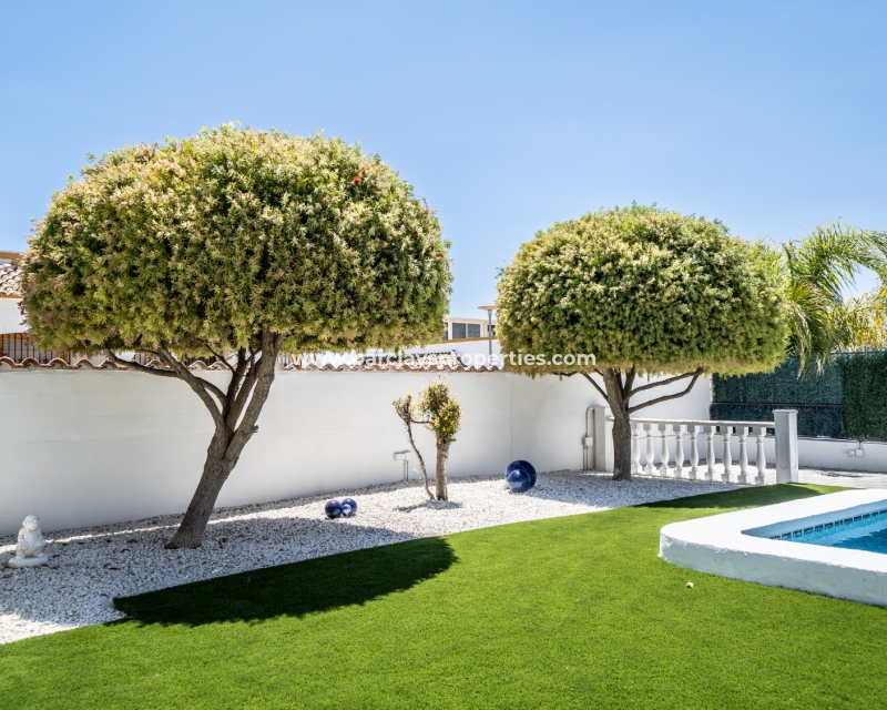 Wederverkoop - Vrijstaande Villa - Urb. La Marina