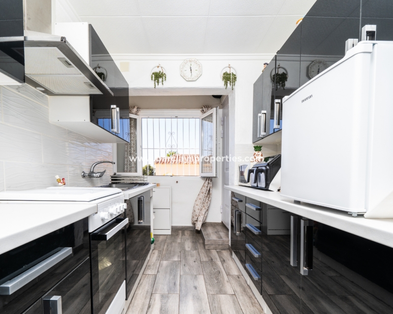 Wederverkoop - Vrijstaande Villa - Urb. La Marina