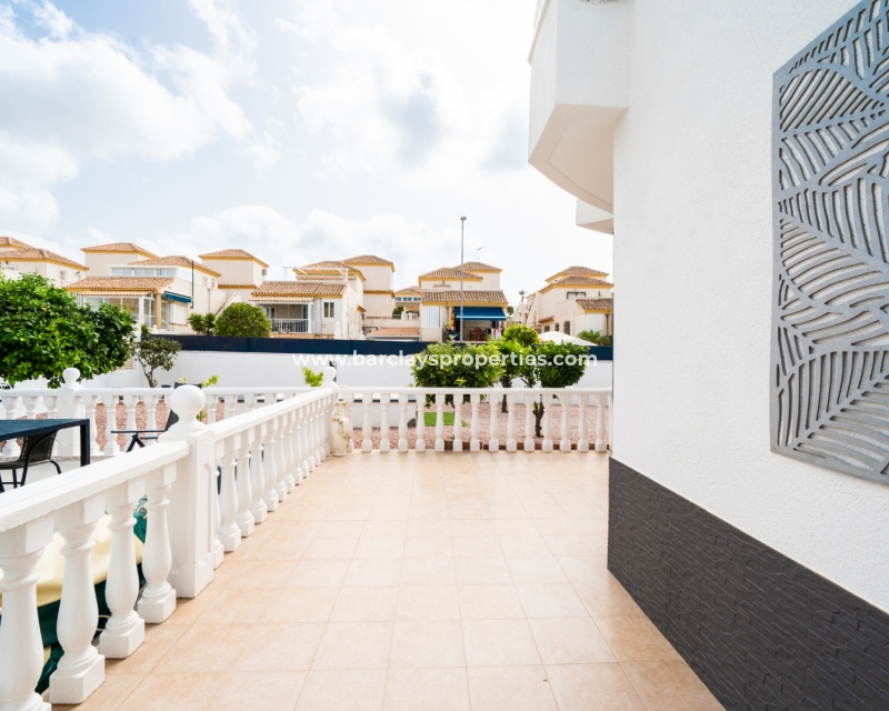 Wederverkoop - Vrijstaande Villa - Urb. La Marina