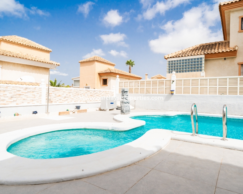 Wederverkoop - Vrijstaande Villa - Urb. La Marina