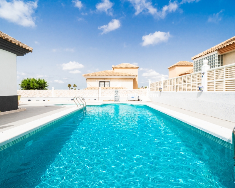 Wederverkoop - Vrijstaande Villa - Urb. La Marina