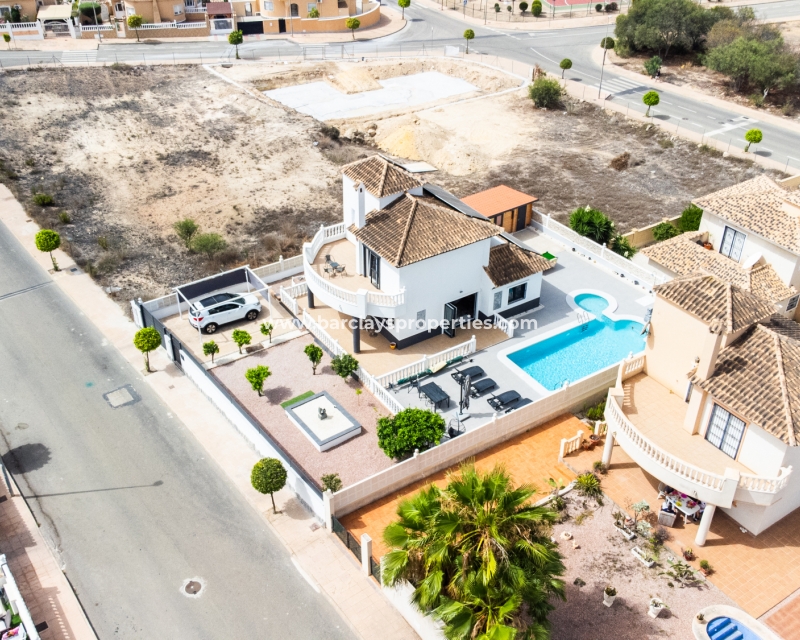 Wederverkoop - Vrijstaande Villa - Urb. La Marina