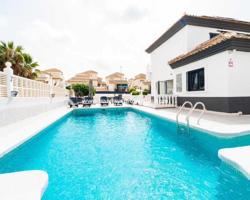 Wederverkoop - Vrijstaande Villa - Urb. La Marina