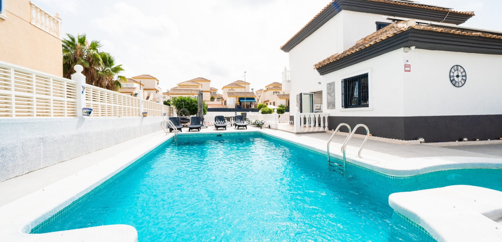 Wederverkoop - Vrijstaande Villa - Urb. La Marina