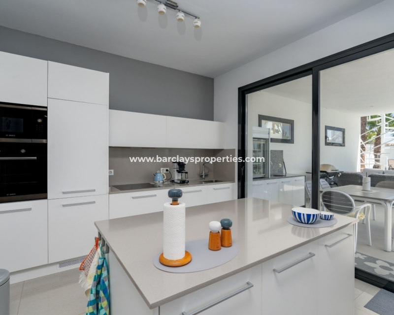 Wederverkoop - Vrijstaande Villa - Urb. La Marina