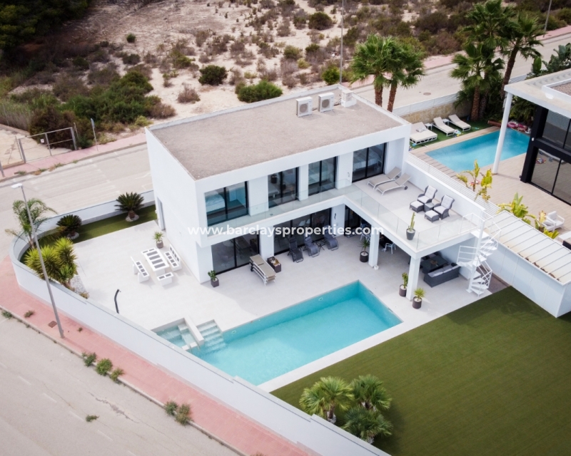 Wederverkoop - Vrijstaande Villa - Urb. La Marina