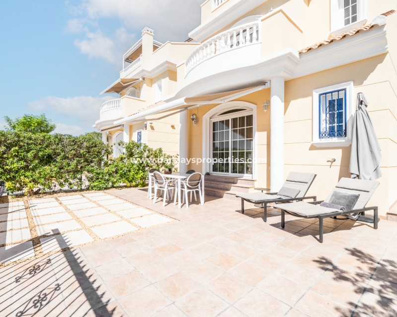 Wederverkoop - Vrijstaande Villa - Urb. La Marina