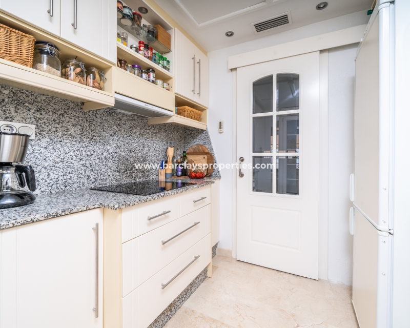 Wederverkoop - Vrijstaande Villa - Urb. La Marina