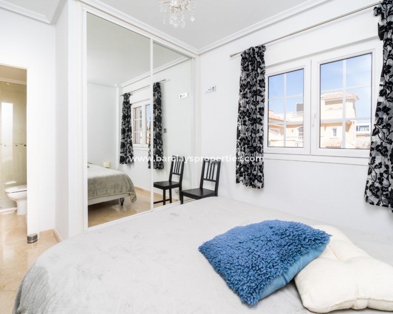 Wederverkoop - Vrijstaande Villa - Urb. La Marina