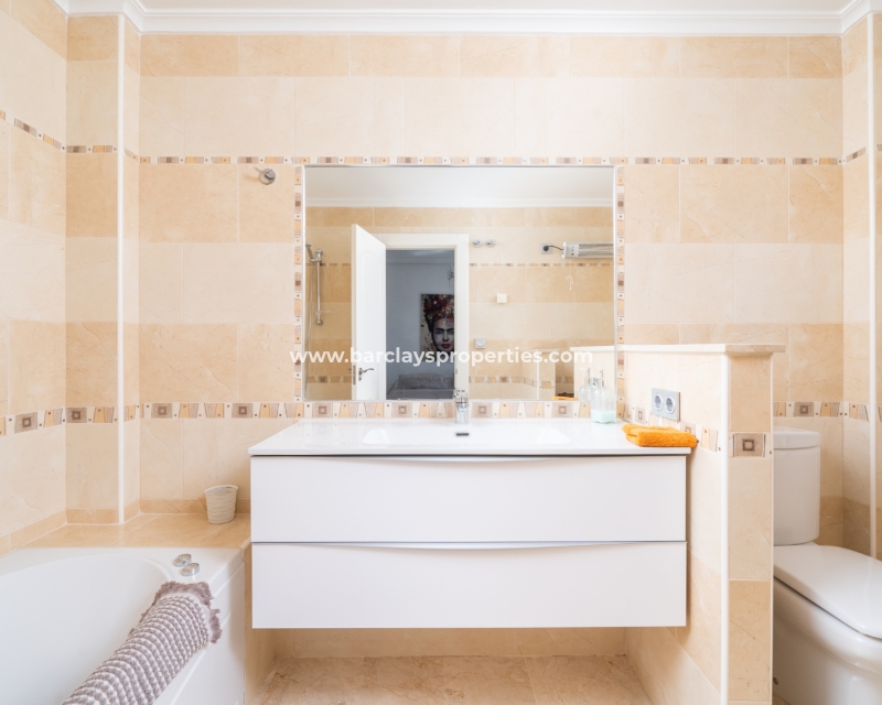 Wederverkoop - Vrijstaande Villa - Urb. La Marina