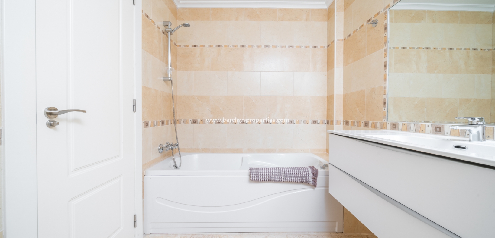 Wederverkoop - Vrijstaande Villa - Urb. La Marina