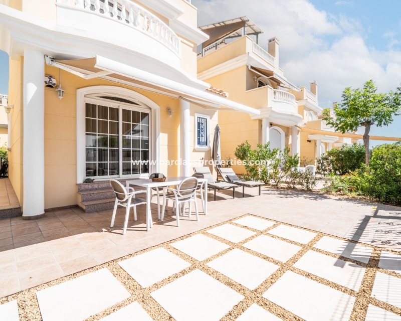 Wederverkoop - Vrijstaande Villa - Urb. La Marina