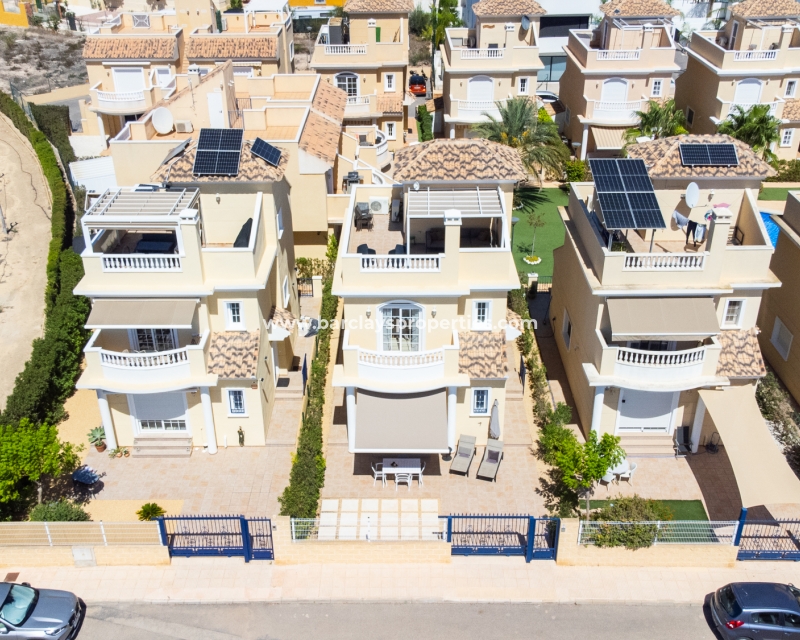 Wederverkoop - Vrijstaande Villa - Urb. La Marina