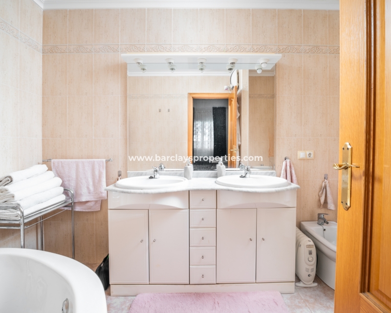 Wederverkoop - Vrijstaande Villa - Urb. La Marina