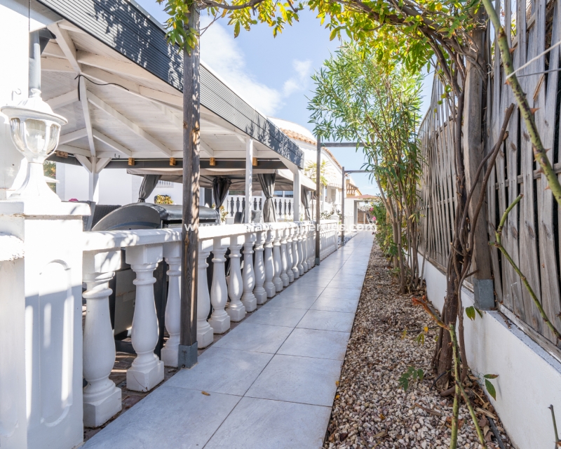 Wederverkoop - Vrijstaande Villa - Urb. La Marina