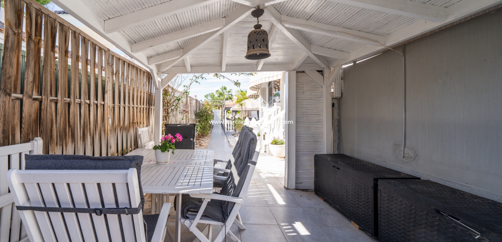 Wederverkoop - Vrijstaande Villa - Urb. La Marina