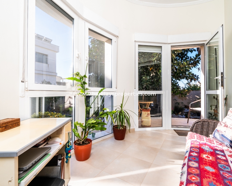 Wederverkoop - Vrijstaande Villa - Urb. La Marina